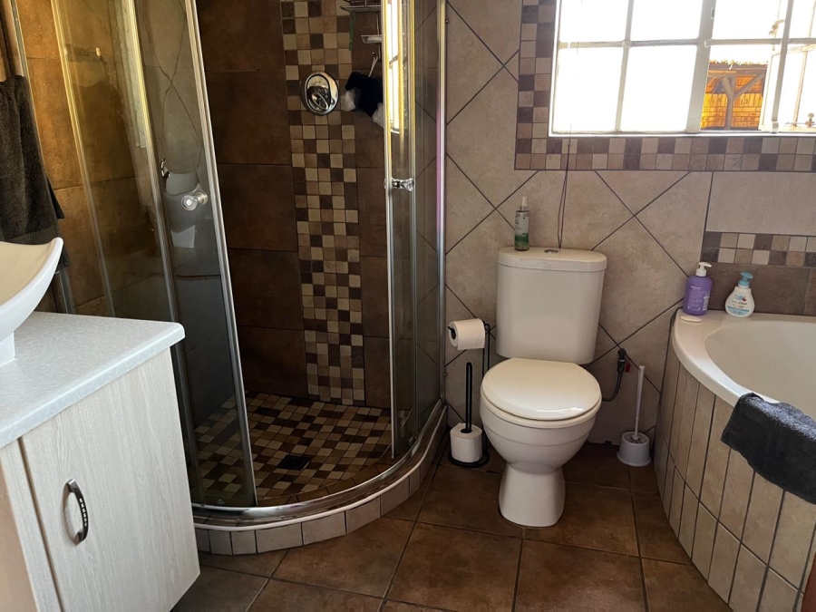 4 Bedroom Property for Sale in Bloemhof North West